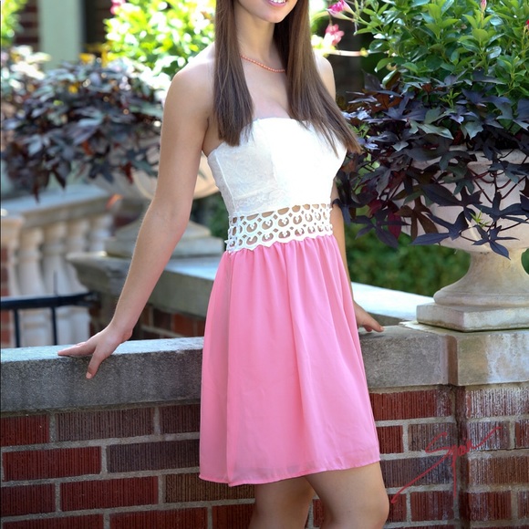 Dresses & Skirts - 🎉SALE🎉 Lace Paneled Dress